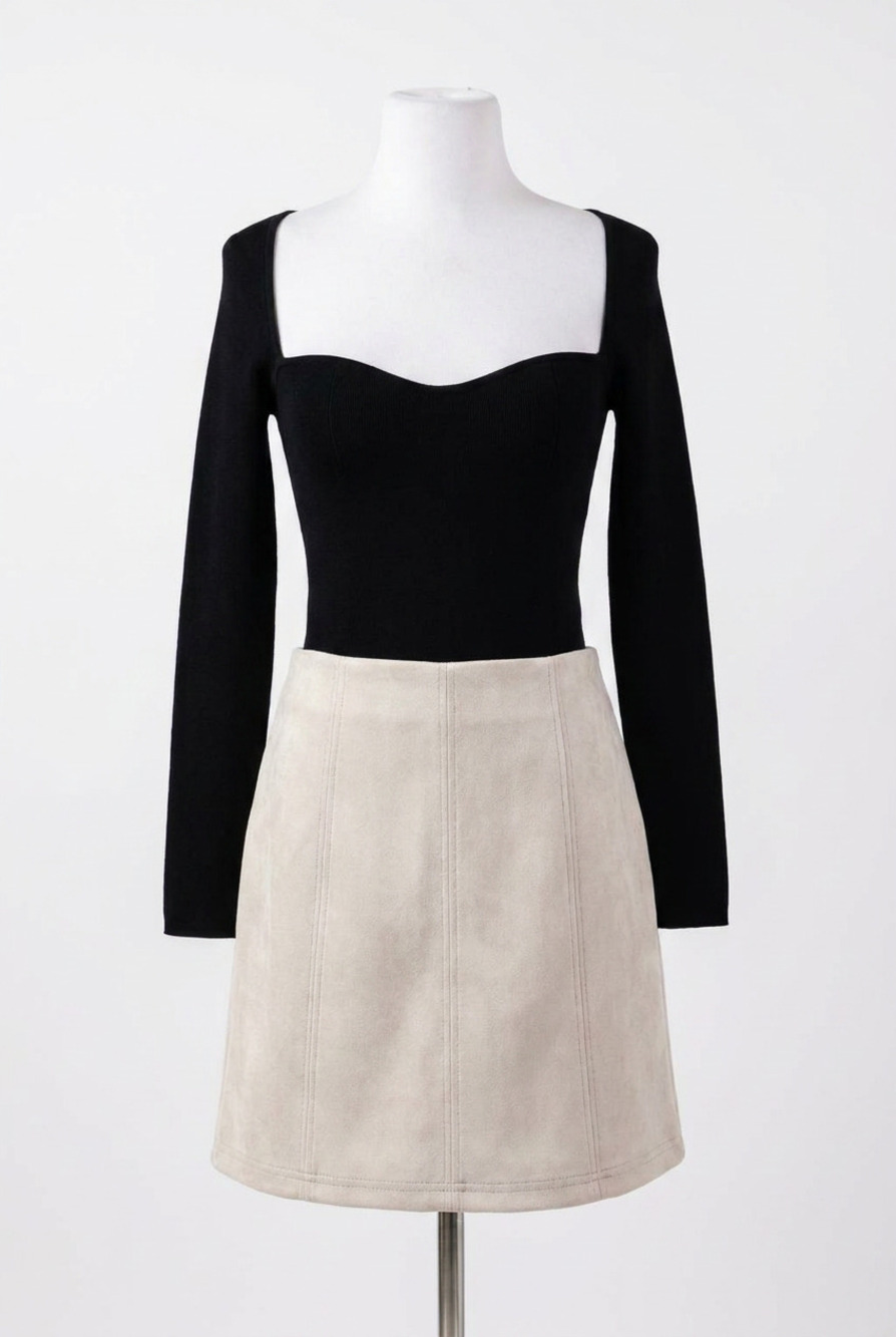 NEW GILLI valerie sweetheart neck sweater top in black